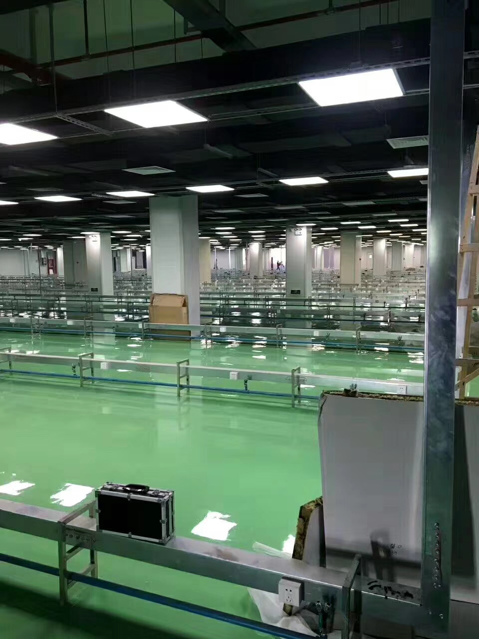 防靜電自流平地坪